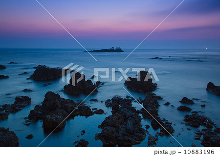 山陰ジオパーク風景（撮影地：兵庫県豊岡市、日和山海岸） 10883196