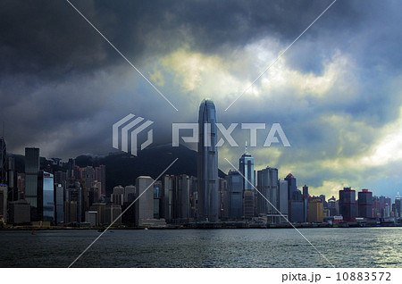 九龍から望む香港島の風景 10883572