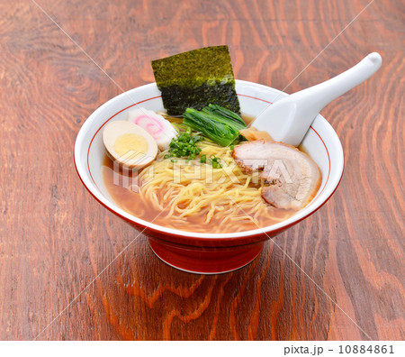 注意)手前の麺とスープの部分をレタッチ合成していますのでレタッチ痕あります。ご了承の上ご購入ください。醤油ラーメン(中華そば)のイメージ。 注意)手前の麺とスープの部分をレタッチ合成していますのでレタッチ痕あります。ご了承の上ご購入ください。醤油ラーメン(中華そば)のイメージ。 10884861