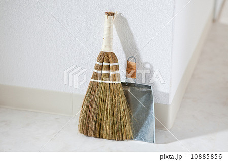 廊下の掃除用具 10885856