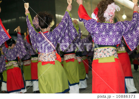 土佐の夏　よさこい祭りは楽しい　よさこい２０１３、６０周年　本祭１日目　帯屋町アーケード 10886373