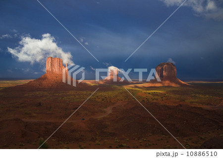 モニュメントバレー 10886510