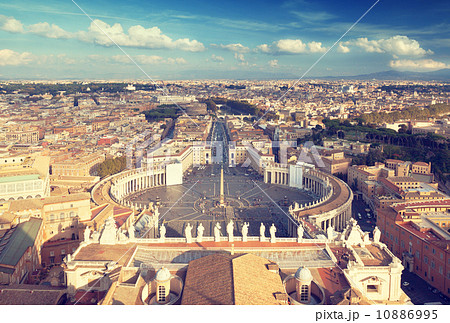 Saint Peter's Square in Vatican, Rome, Italy 10886995