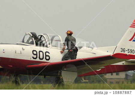 航空自衛官とT-7 航空自衛官とT-7 10887887