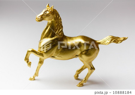 金の馬の彫刻の写真素材 [10888184] - PIXTA