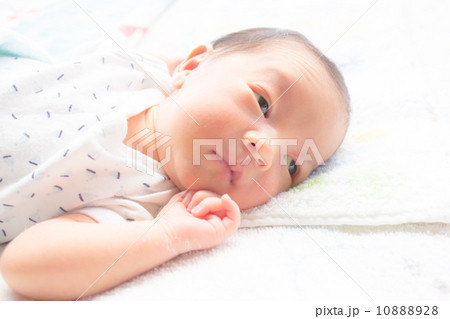 生後10日の赤ちゃん 生後10日の赤ちゃん 10888928