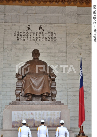 中正紀念堂の衛兵交代 10889698