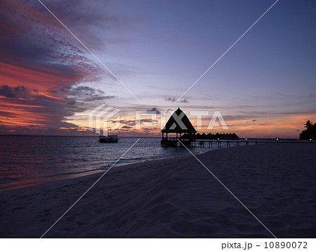 モルディブの夕焼け モルディブの夕焼け 10890072
