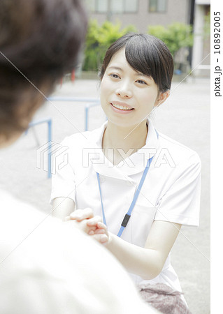 看護師とシニア 10892005