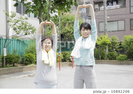 親子で運動 10892206
