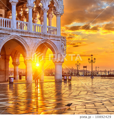 Sunrise in Venice Sunrise in Venice 10892429