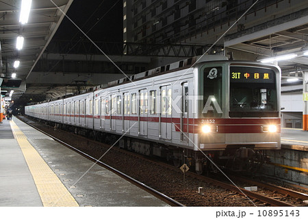 日比谷線直通の東武伊勢崎線20050系 10895143