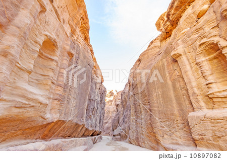 Al Siq in the ancient Jordanian city of Petra, Ma'an, Jordan. 10897082