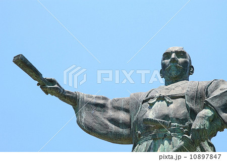 6月滋賀 安土駅前の織田信長像 6月滋賀 安土駅前の織田信長像 10897847