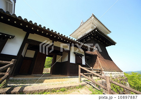 5月岐阜 岩村城・藩主邸太鼓櫓と表御門 10897887