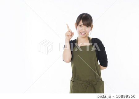 エプロンの女性 エプロンの女性 10899550