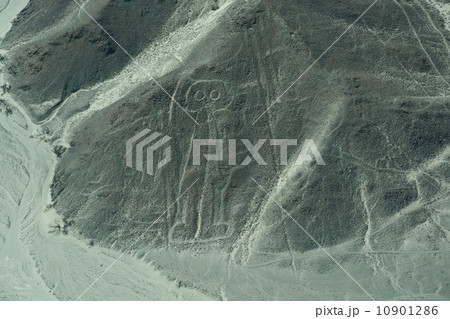 ナスカの地上絵 宇宙飛行士の写真素材