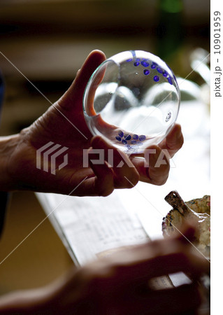 江戸風鈴の絵付け 10901959