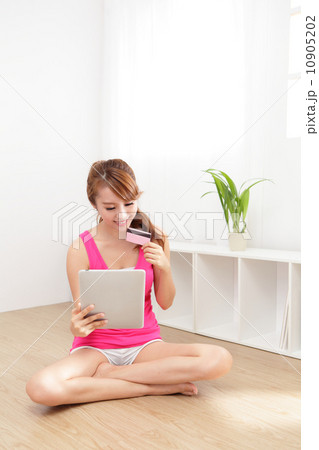 woman shopping with touch pad and credit card woman shopping with touch pad and credit card 10905202