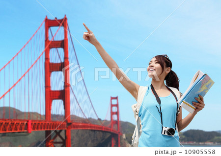 Happy woman travel in San Francisco 10905558