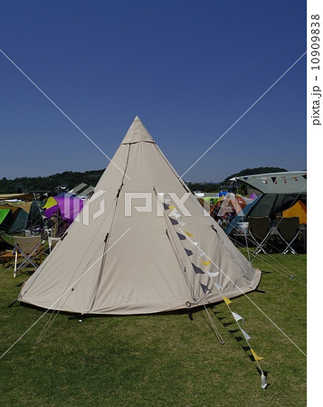 夏フェス会場のテント 夏フェス会場のテント 10909838