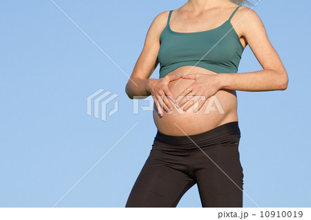 pregnant woman 10910019