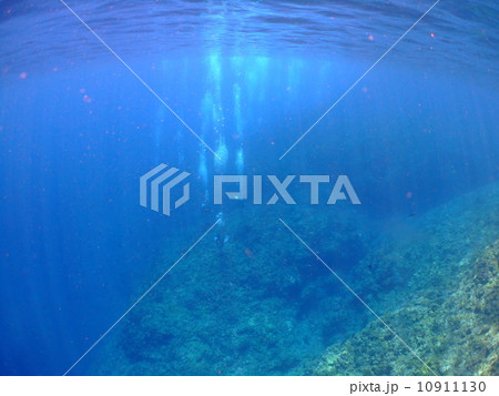 水中　沖縄　ダイビング　泡　 10911130