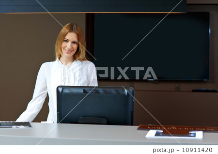 attractive woman receptionist 10911420