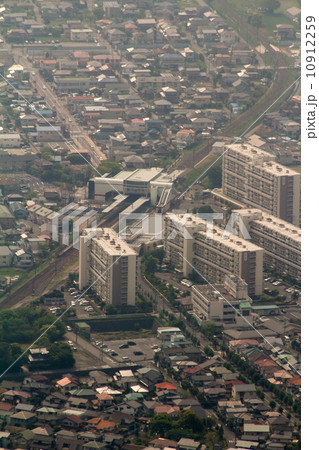 成田線布佐駅付近を空撮 10912259
