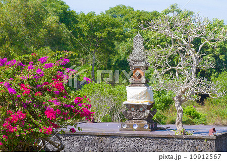 Uluwatu temple, Bali, Indonesia. 10912567