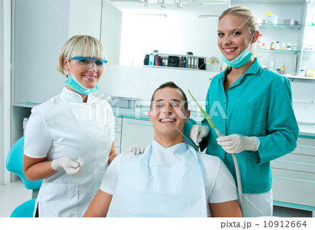 scene in dentist office 10912664