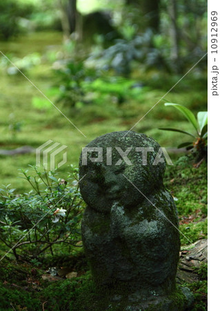 緑とお地蔵様の祈り 緑とお地蔵様の祈り 10912969