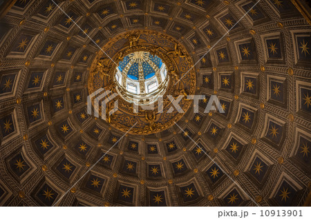 Interior of Siena Duomo, Tuscany, Italy 10913901