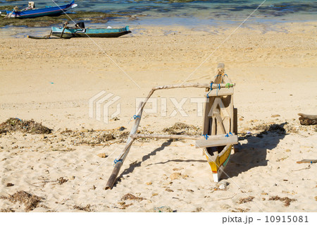 Asian traditional boats on the beach. 10915081
