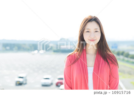 爽やかな女性 10915716