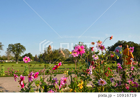 カジュラーホーの印象的なシカラ(高塔)を持つパールヴァティー寺院 カジュラーホーの印象的なシカラ(高塔)を持つパールヴァティー寺院 10916719