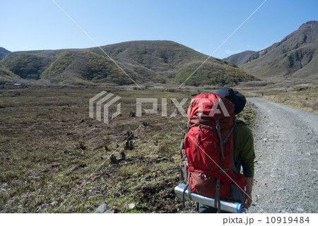 登山する人 登山する人 10919484