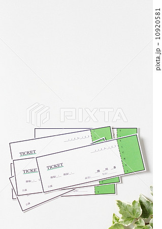 植物とたくさんのチケット【白背景】【コピースペース】 10920581