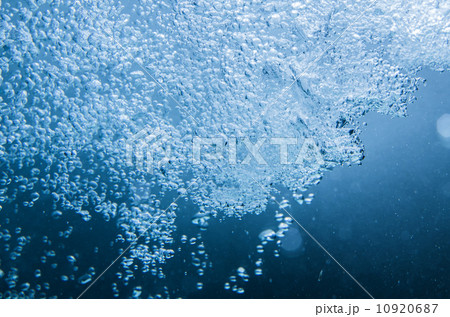 Abstract aqua background 10920687