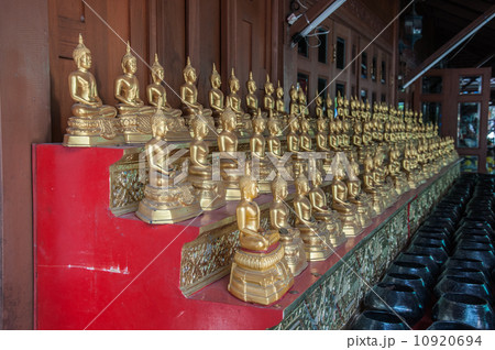 Buddha statue 10920694