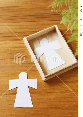 人形（ひとがた） 穢れを祓う紙の人形の写真素材 [10920731] - PIXTA