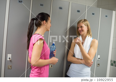 Sport women talking in locker room 10922955