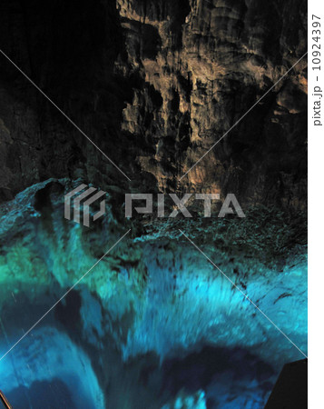 龍泉洞の地底湖(第3ホール) 龍泉洞の地底湖(第3ホール) 10924397