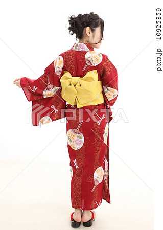 浴衣女性の後ろ姿 10925359