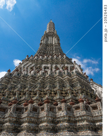 The Temple of Dawn Wat Arun and blue sky in Bangkok, Thailand 10926483