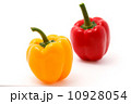 黄パプリカと赤パプリカ 10928054