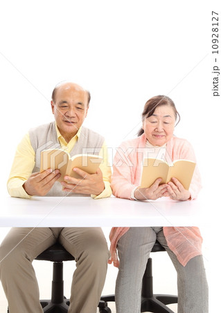 シニアの読書 10928127