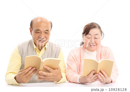 シニアの読書 10928128