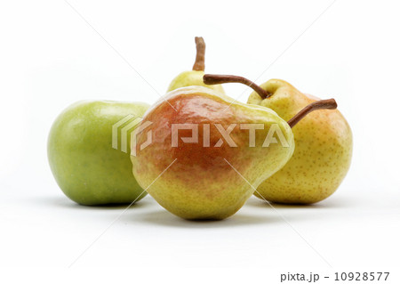 pears and apple isolated on white background pears and apple isolated on white background 10928577