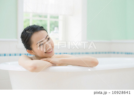 お風呂 女性の写真素材